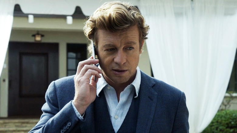 Simon Baker as Patrick Jane, answering a phone call on The Mentalist