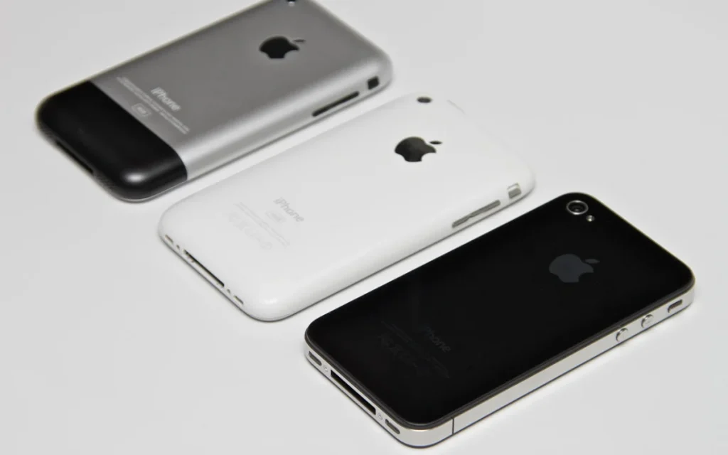 Texas Woman paid $800 for place in queue to buy $100k of original iPhones before realizing mistake