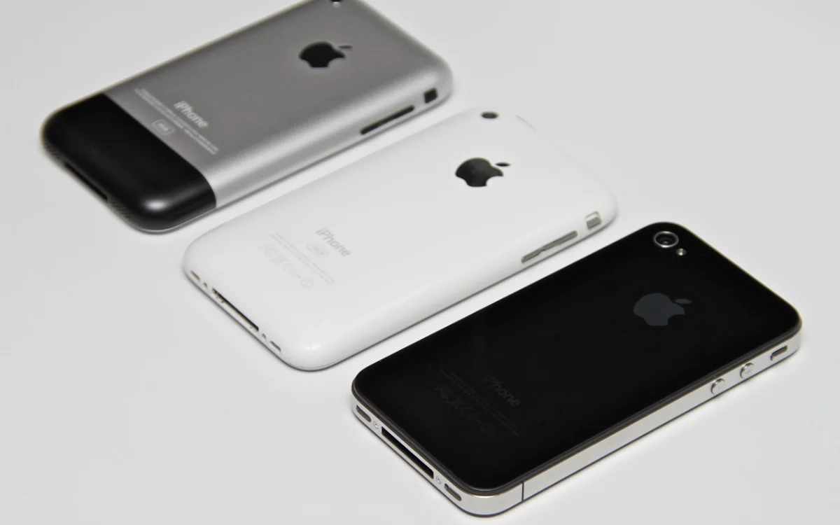 Texas Woman paid $800 for place in queue to buy $100k of original iPhones before realizing mistake