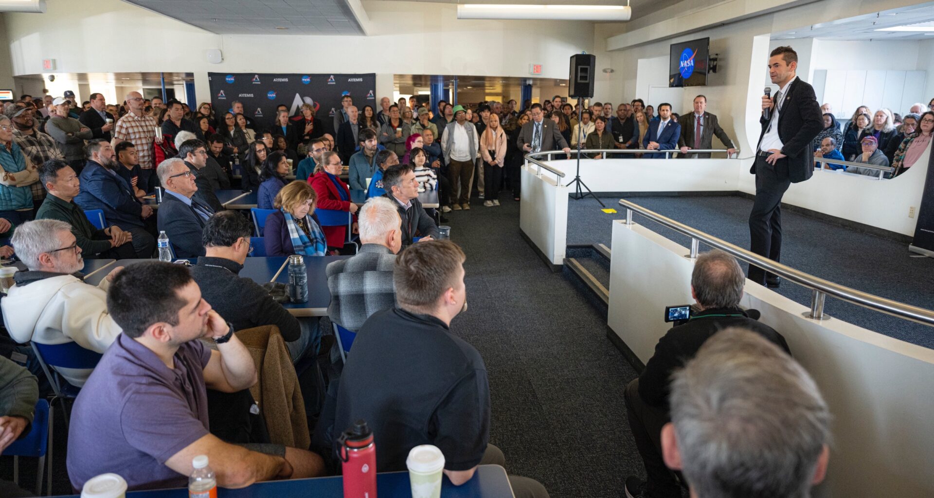 NASA seeks to bolster workforce, reduce reliance on contractors