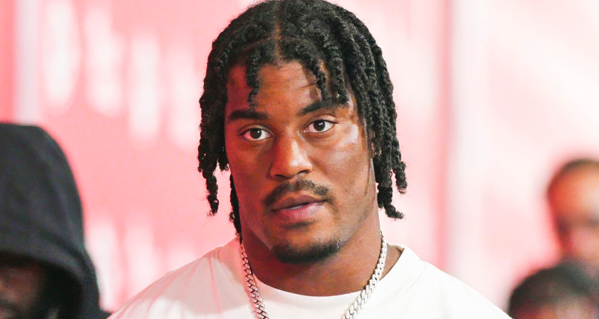 Top Free Agent Tight End Asks Patriots To Bring Him 'Home'