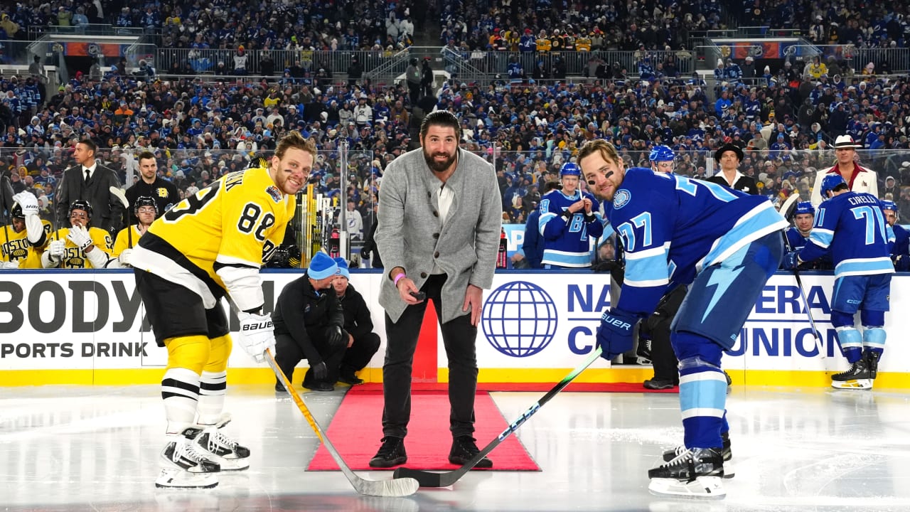 Maroon performs puck drop at 2026 Stadium Series