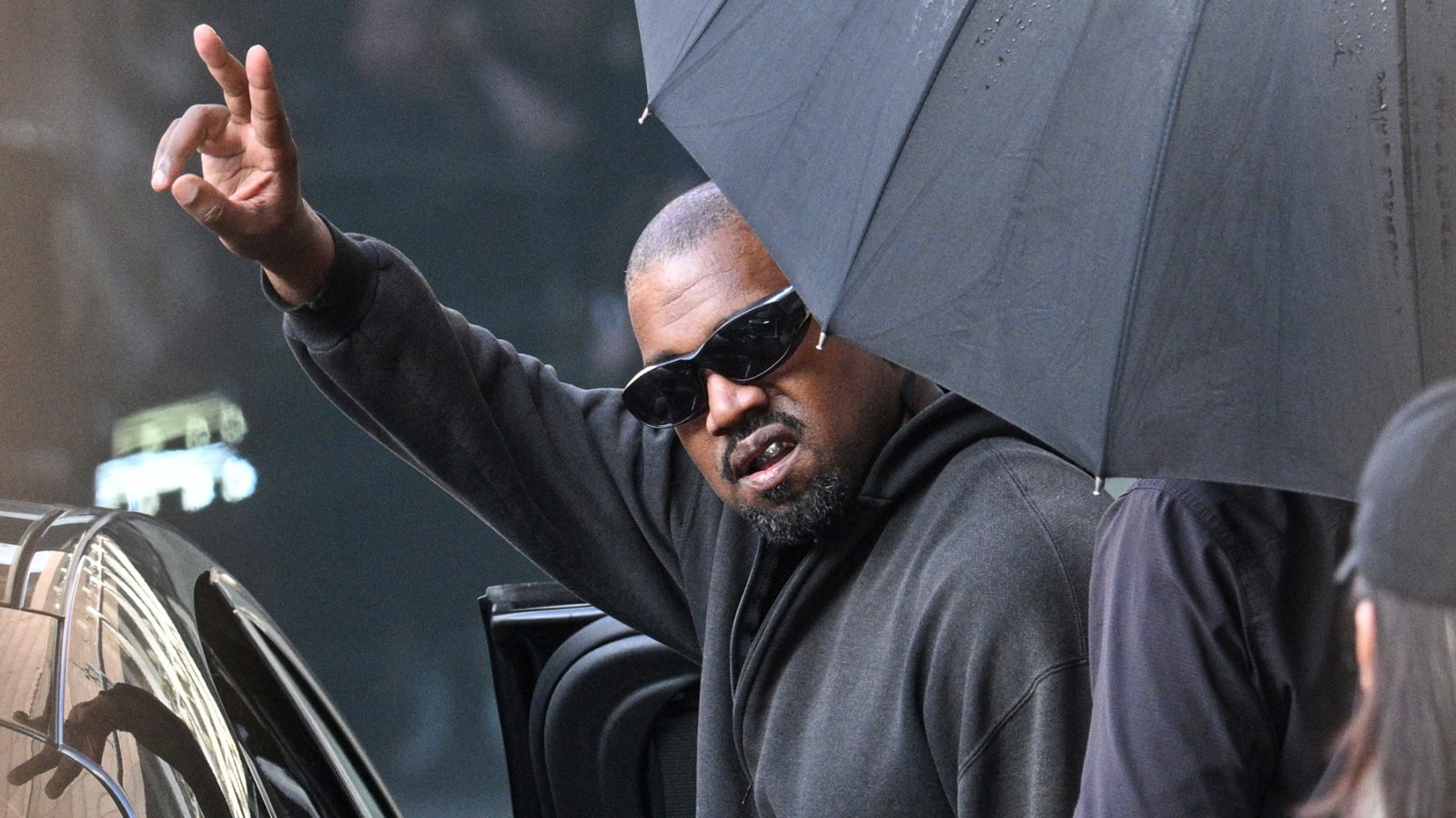 Man Claims Ye Ordered Him to Live at Beach House