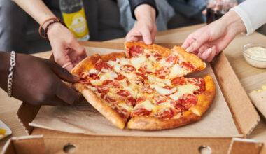 The Myth About Recycling Greasy Pizza Boxes People Need To Stop Believing