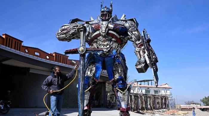 Pakistani sculptor turns scrap into colossal metal artworks