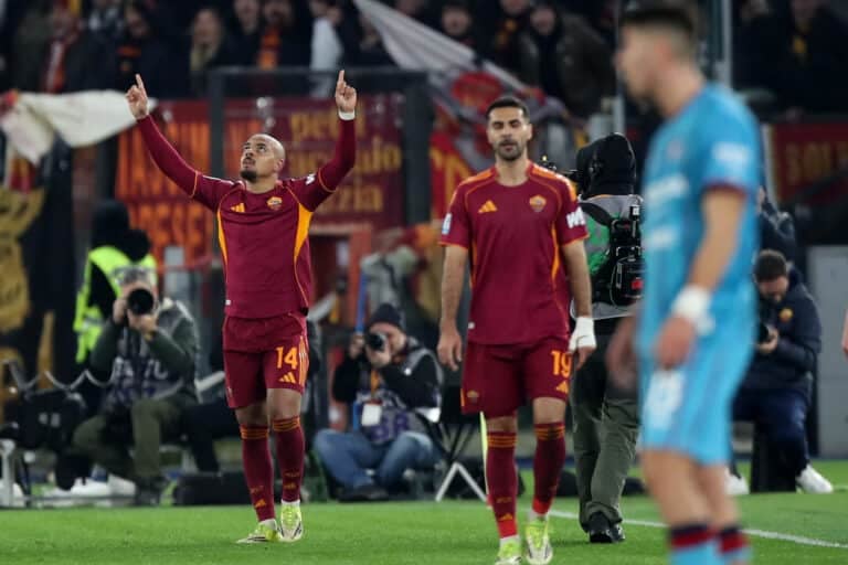 Malen celebrates Roma brace in front of Totti