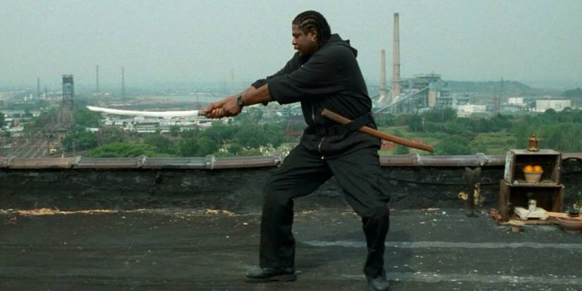 Ghost Dog (Forest Whitaker) practices with his sword in Ghost Dog: The Way of the Samurai