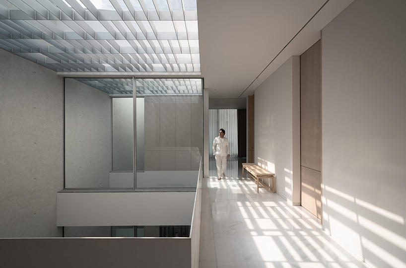 an interplay of restrained volumes and voids composes residence_bb 214 in india