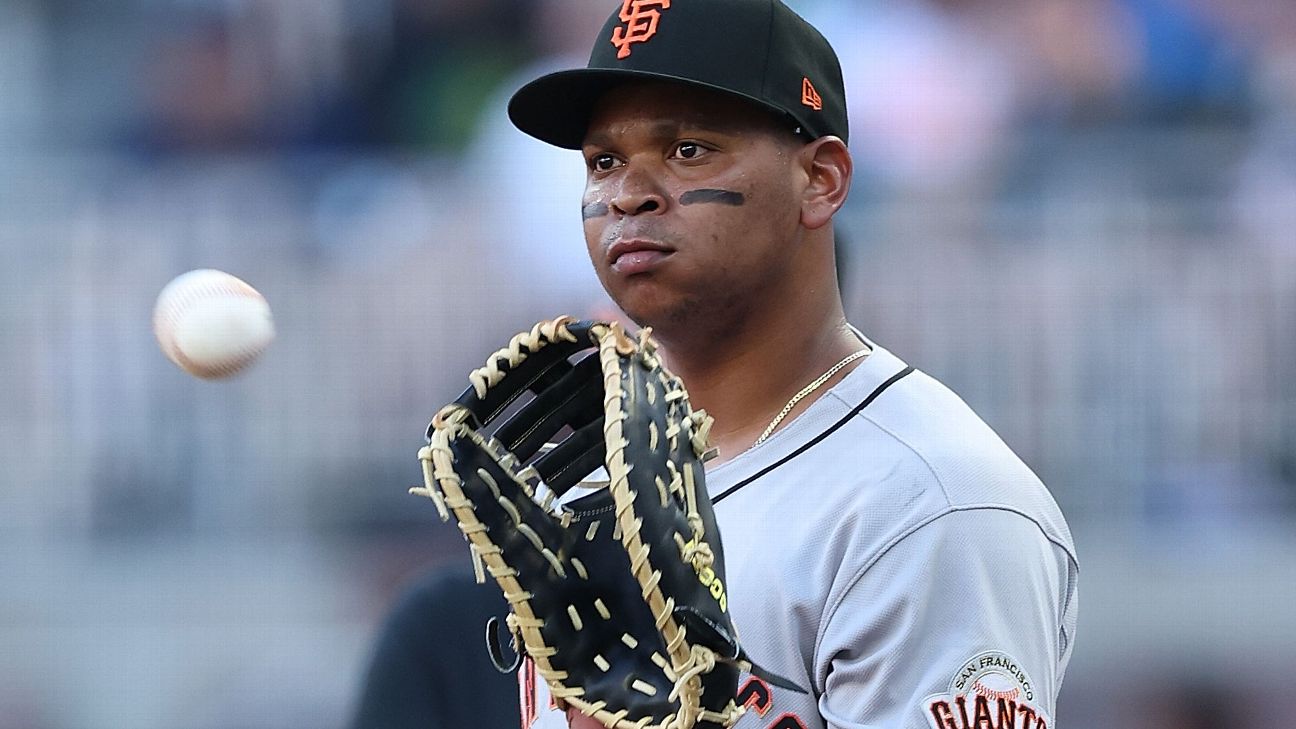 Giants scratch Rafael Devers from lineup with tight hamstring