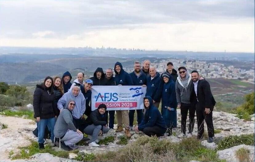 'Kosher Guru' Gabriel Boxer tours Judea and Samaria with AFJS 