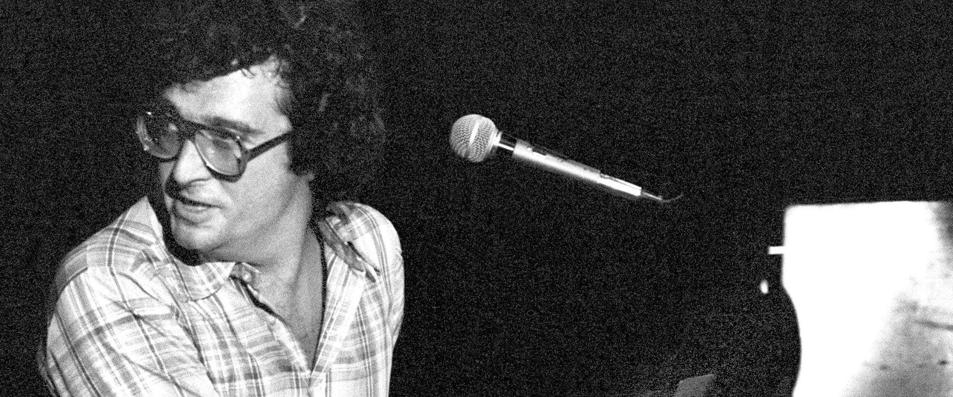 This 1977 One-Hit Wonder Regretted His “Novelty” Song That Resulted in Multiple Death Threats: “The Worst Kind of Hit”