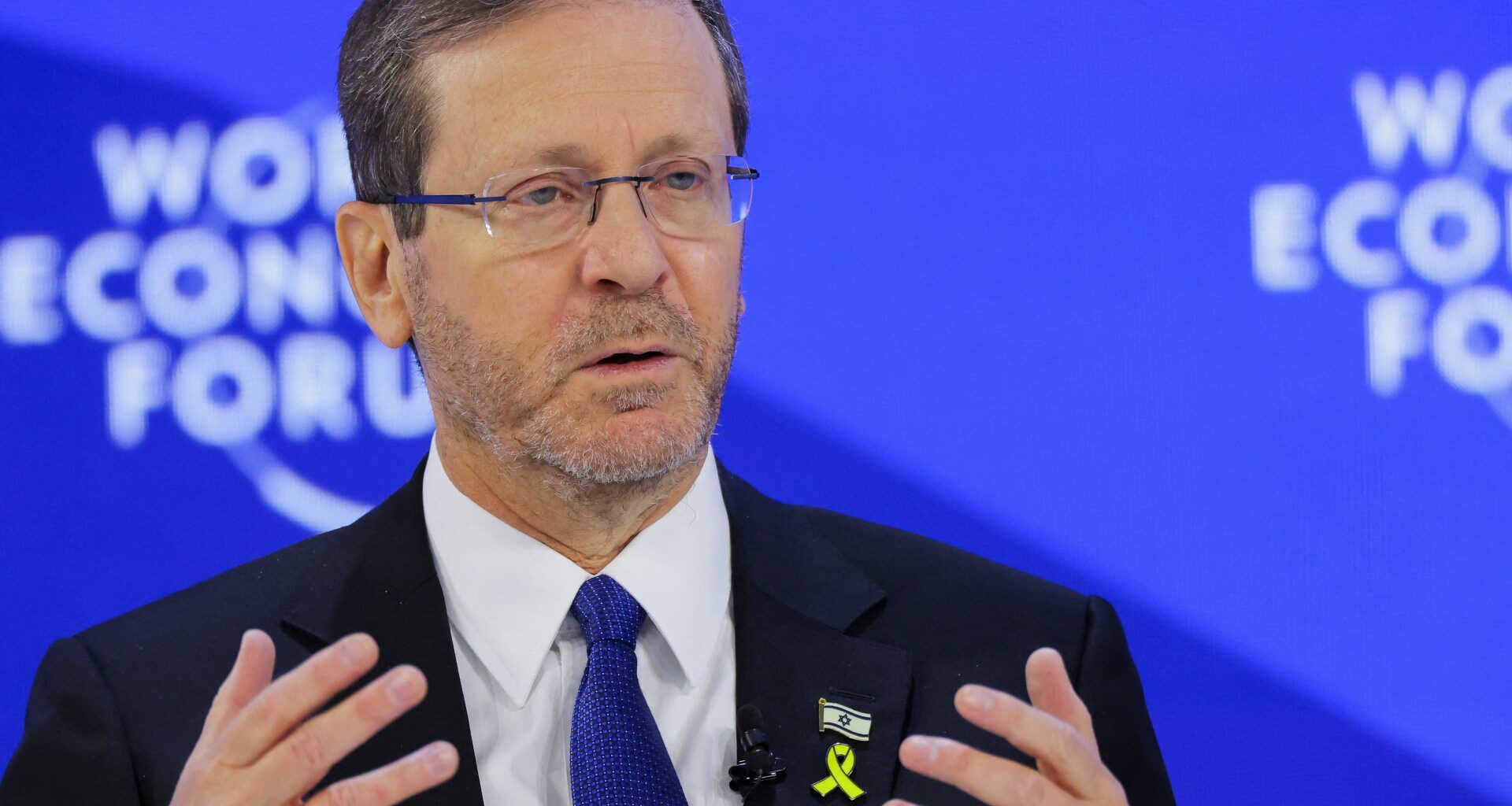 Trump calls Israel’s president ‘disgraceful’ for not pardoning Netanyahu | Donald Trump News