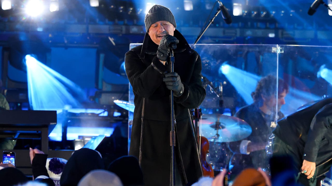 Tim McGraw rocks intermission performance at 2026 Stadium Series in Tampa