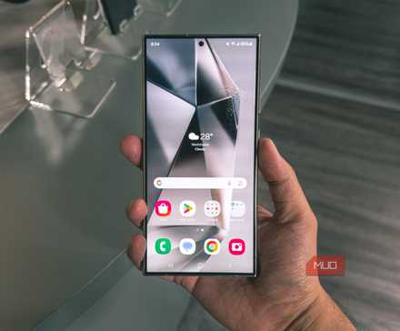 Samsung Galaxy S24 Ultra in hand front