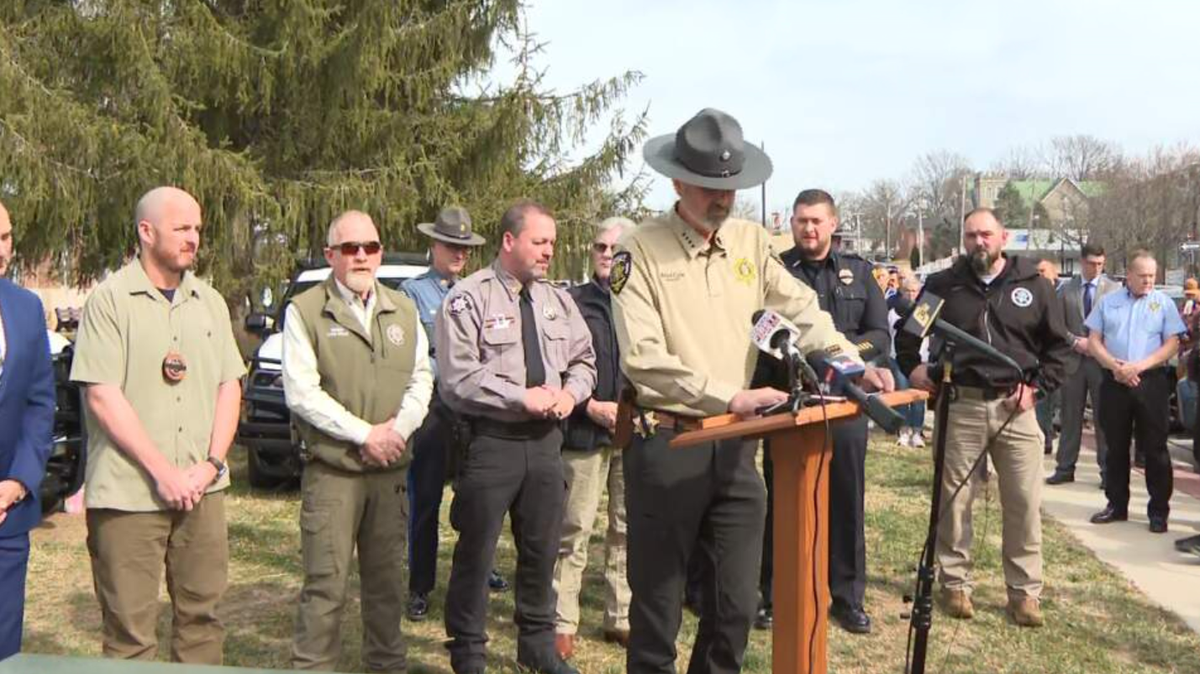 Two deputies & suspect killed in manhunt