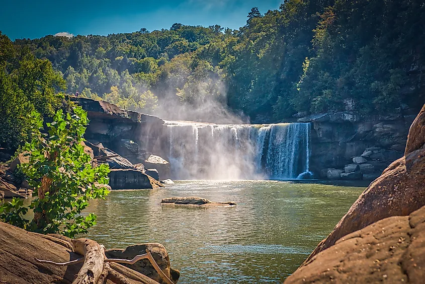 Cumberland Falls State Resort Park, Kentucky.