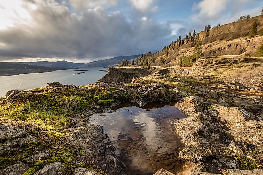 The Columbia River Gorge between Oregon and Washington, USA