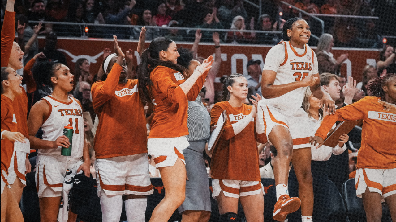 Harmon’s record-breaking night leads No. 4 Texas to another top-5 win over LSU as other top 10s fall