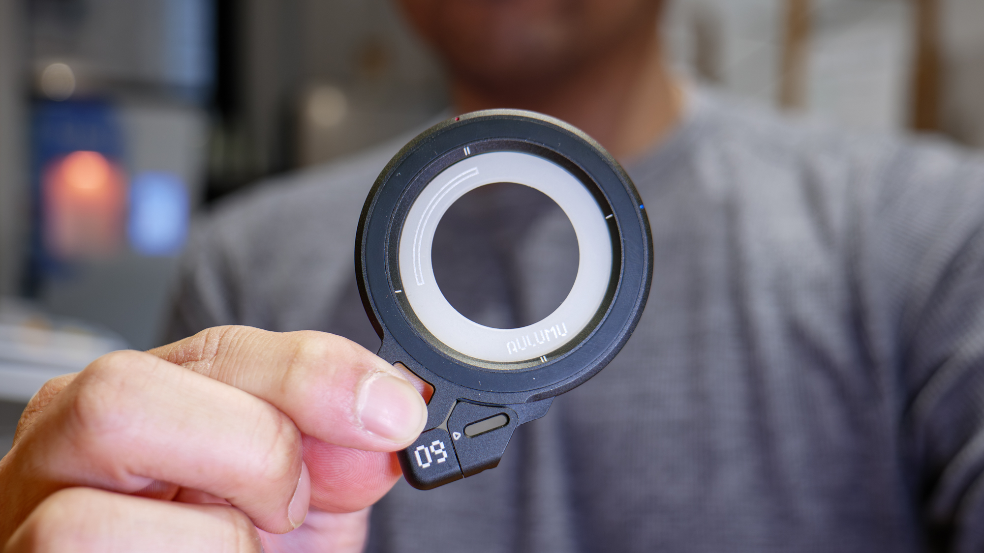 Aulumu G09 Infinite 360° MagSafe Stand.