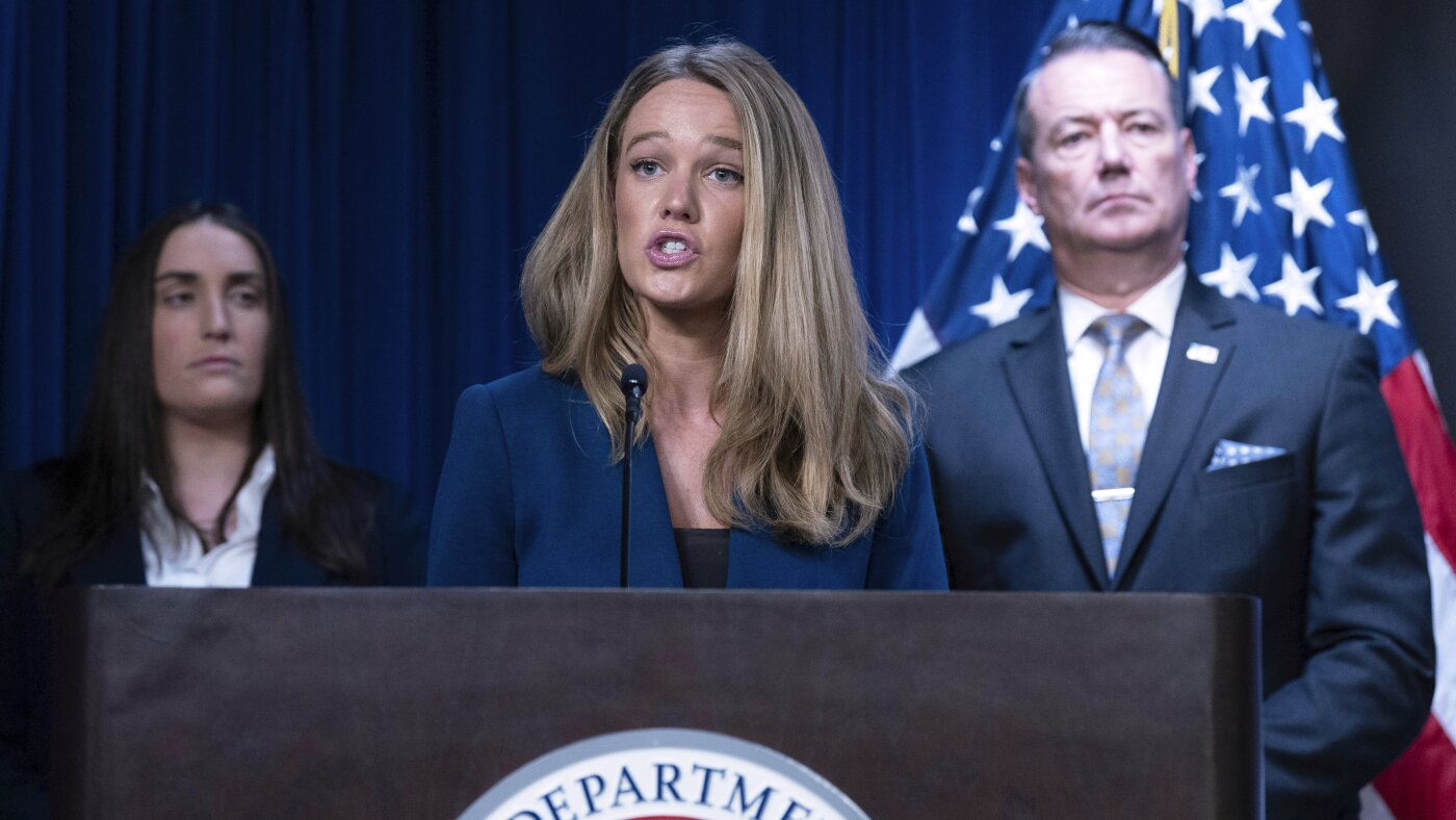 Top Trump immigration spokesperson to leave DHS : NPR