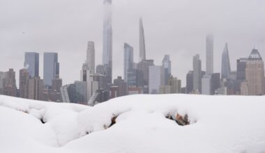 NYC police officers hit with snowballs during snowball fight