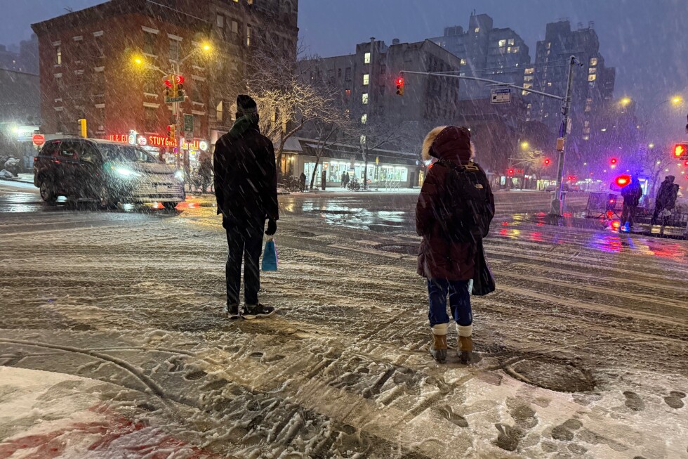 US East Coast braces for heavy snow with blizzard alerts in the region