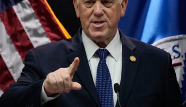 Homan says 700 immigration officers to leave Minnesota immediately