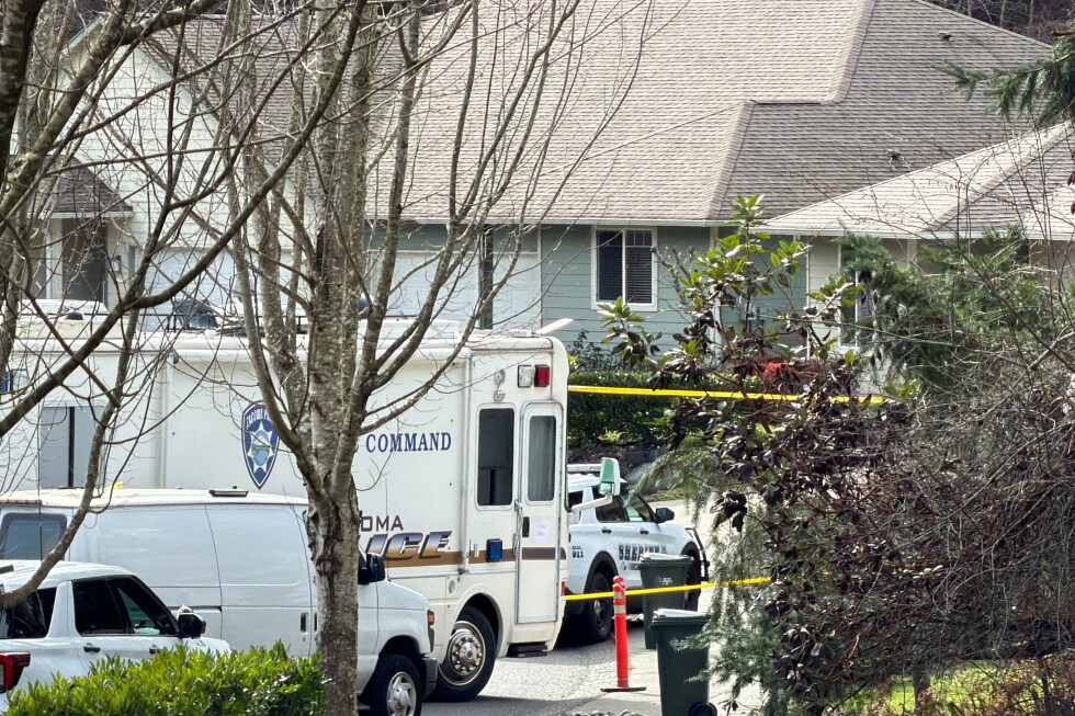 Man fatally stabs 4 people in Washington state