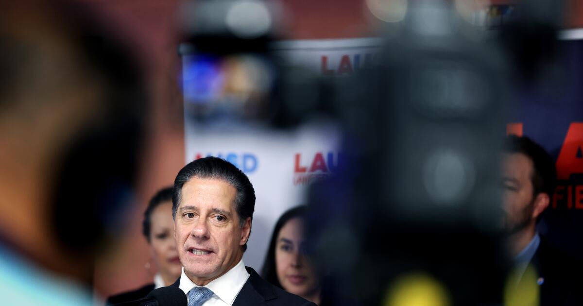 FBI raids LAUSD Supt. Alberto Carvalho's home, office