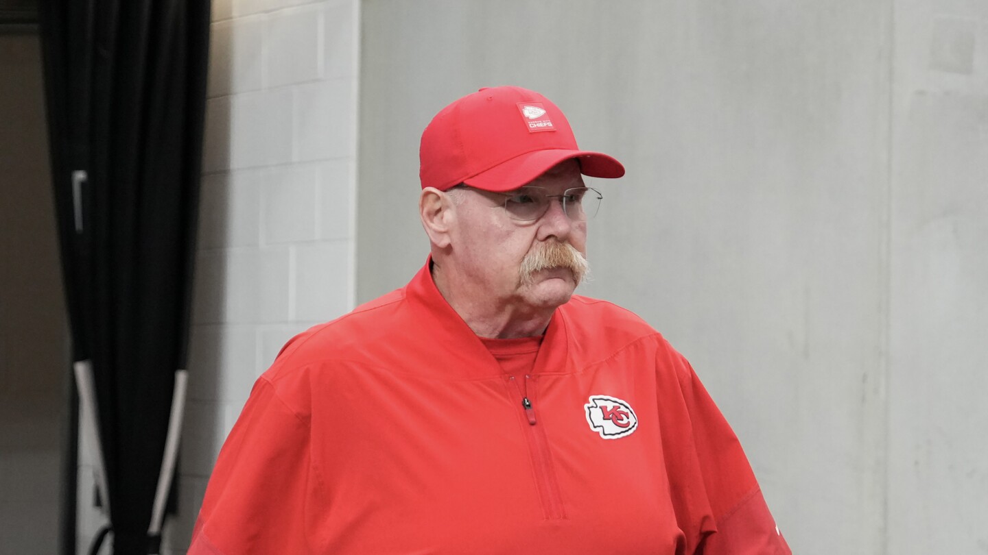 Andy Reid will not attend scouting combine after knee procedure