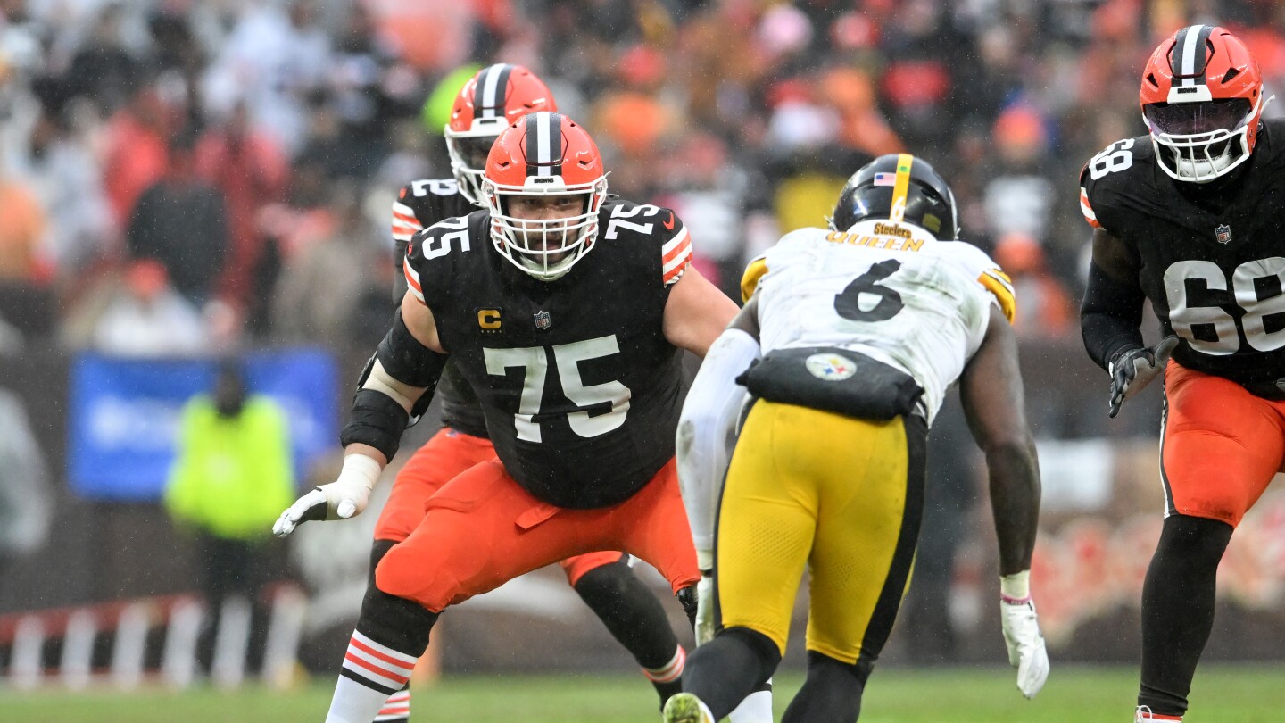 Joel Bitonio, Browns push back void date on his contract