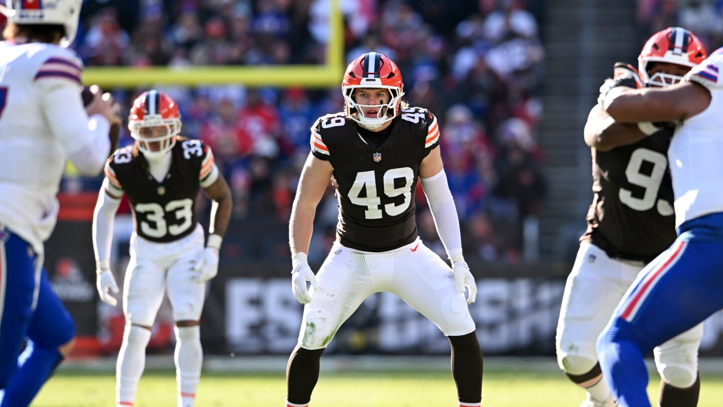 Carson Schwesinger isn't expecting Browns defense to change much after Jim Schwartz's departure