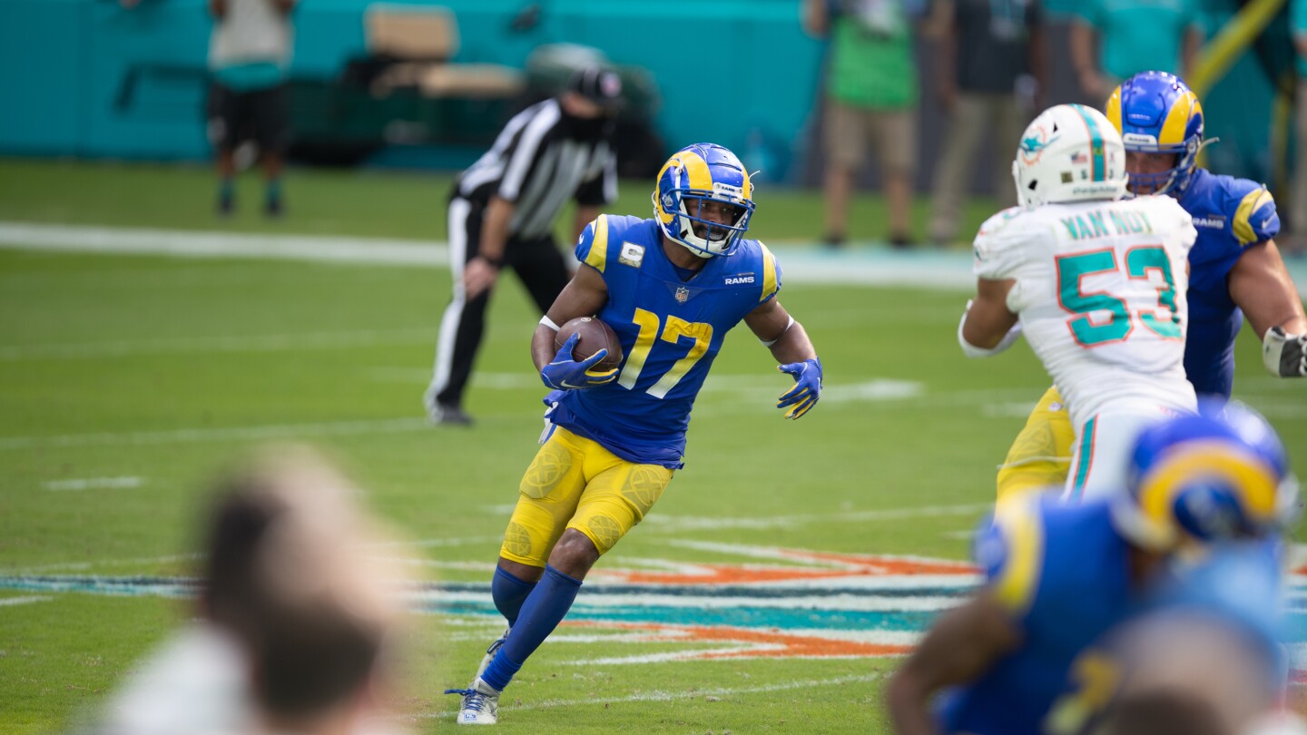 Robert Woods joins Rams' staff as assistant wide receivers coach