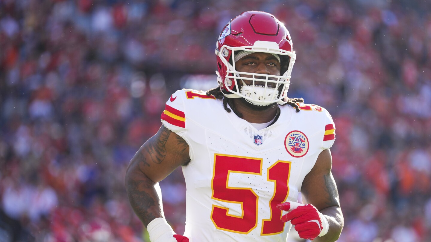Chiefs release DE Mike Danna