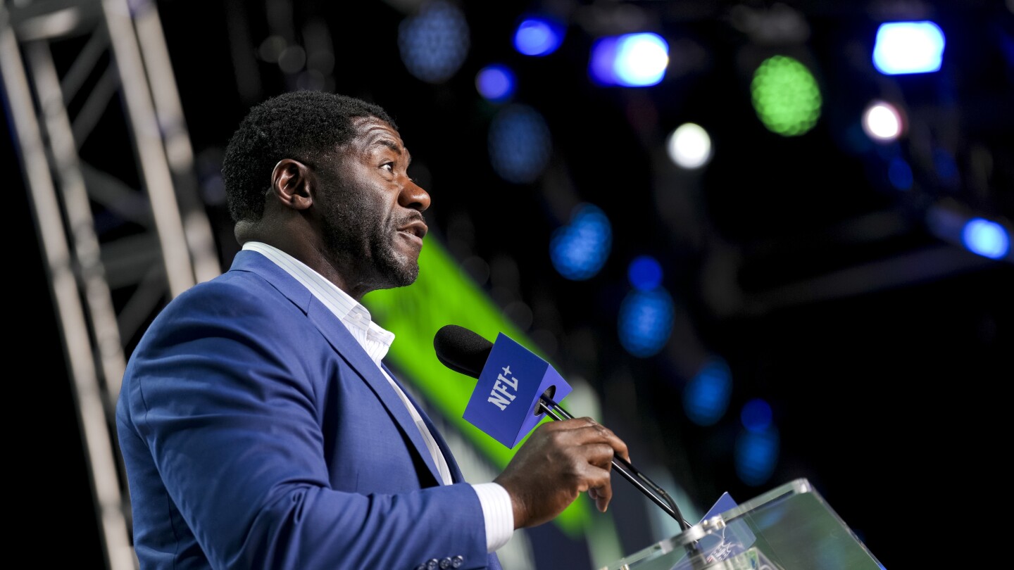 NFL exec Roman Oben leaves for the SEC
