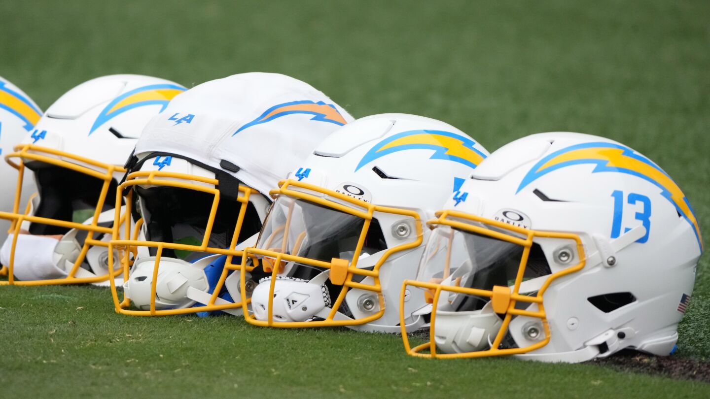 Chargers announce newcomers to Jim Harbaugh's staff for 2026