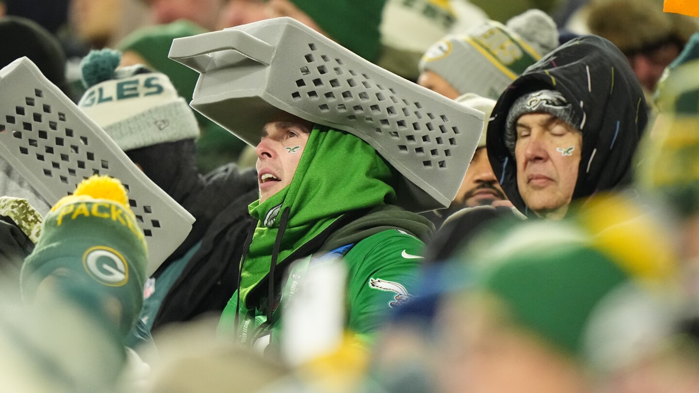 Packers warn season-ticket holders who "repeatedly resell"