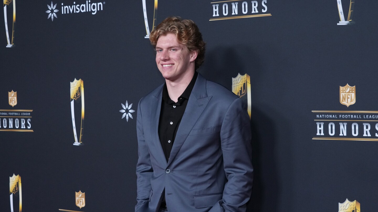 Defensive Rookie of the Year: Carson Schwesinger