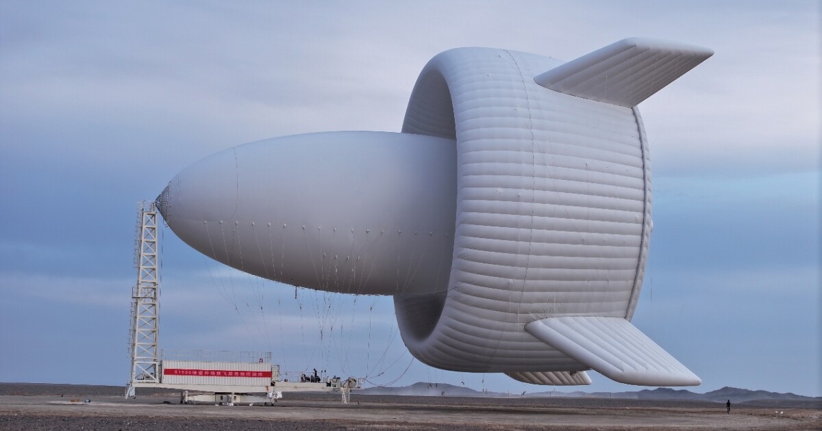 Blimp harnesses sky wind for clean energy power