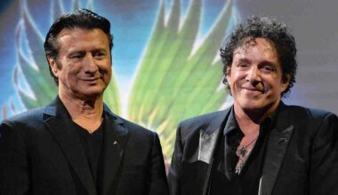 Journey&rsquo;s Steve Perry and Neal Schon at the 2017 Rock And Roll Hall Of Fame induction ceremony