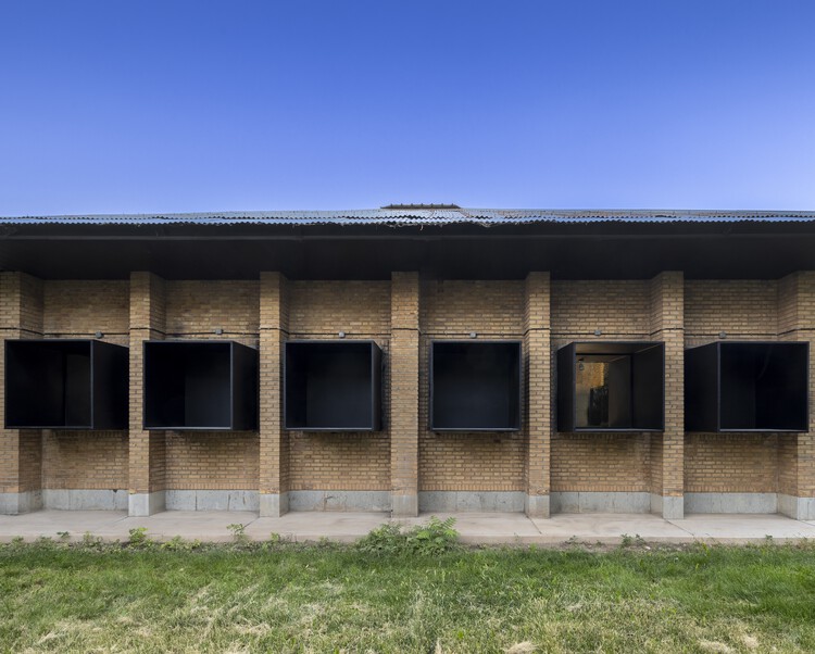 Wall-Less Gallery / Sepide Elmi - Exterior Photography, Concrete