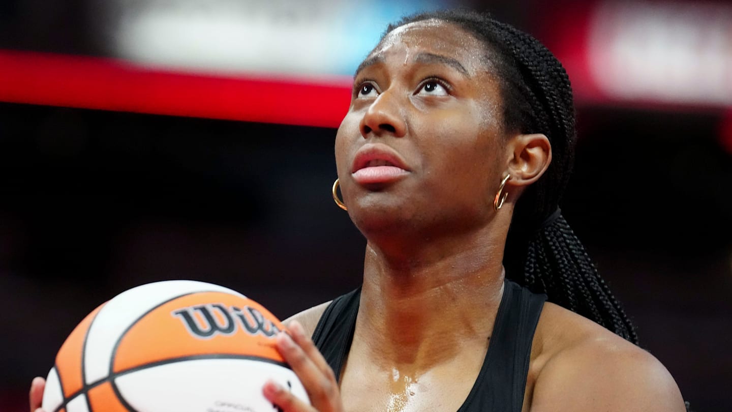 Indiana Fever forward Aliyah Boston (7) warms up before a game against the Las Vegas Aces on Sunday, Sept. 28, 2025, at Gainbridge Fieldhouse in Indianapolis.
