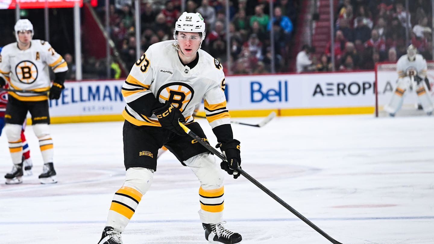 Mar 17, 2026; Montreal, Quebec, CAN; Boston Bruins center Fraser Minten (93) plays the puck against the Montreal Canadiens during the third period at Bell Centre. Mandatory Credit: David Kirouac-Imagn Images