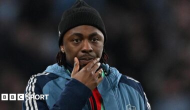Arsenal's Eberechi Eze puts his hand to his chin after the League Cup final defeat by Manchester City