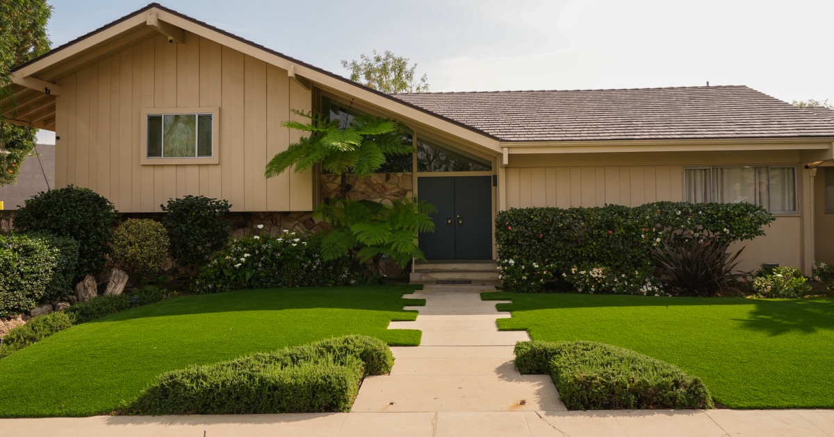 'Brady Bunch' house gets historic status in L.A.
