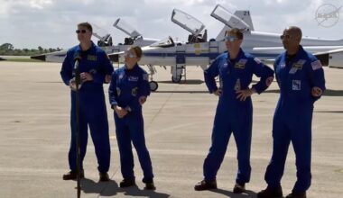Artemis II astronauts arrive in Florida to prepare for launch to the moon