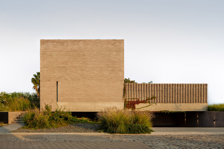 Capuchinas House / LABarq - Image 1 of 27