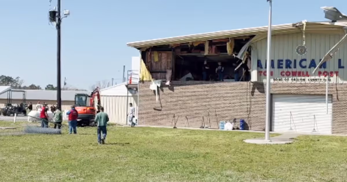 Volunteers gather at American Legion building in Jacksonville to clean up after tornado :: WRAL.com