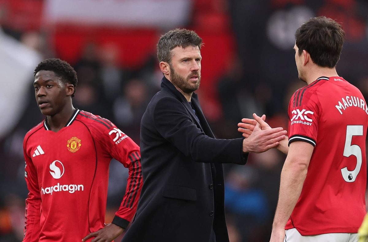 Michael Carrick Head Coach of Manchester United shakes hands with Harry Maguire after the Premier League match between Manchester United and Aston Villa