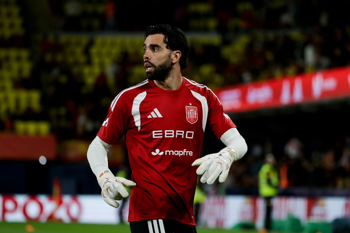 David Raya is looking to push for the Spain No 1 spot